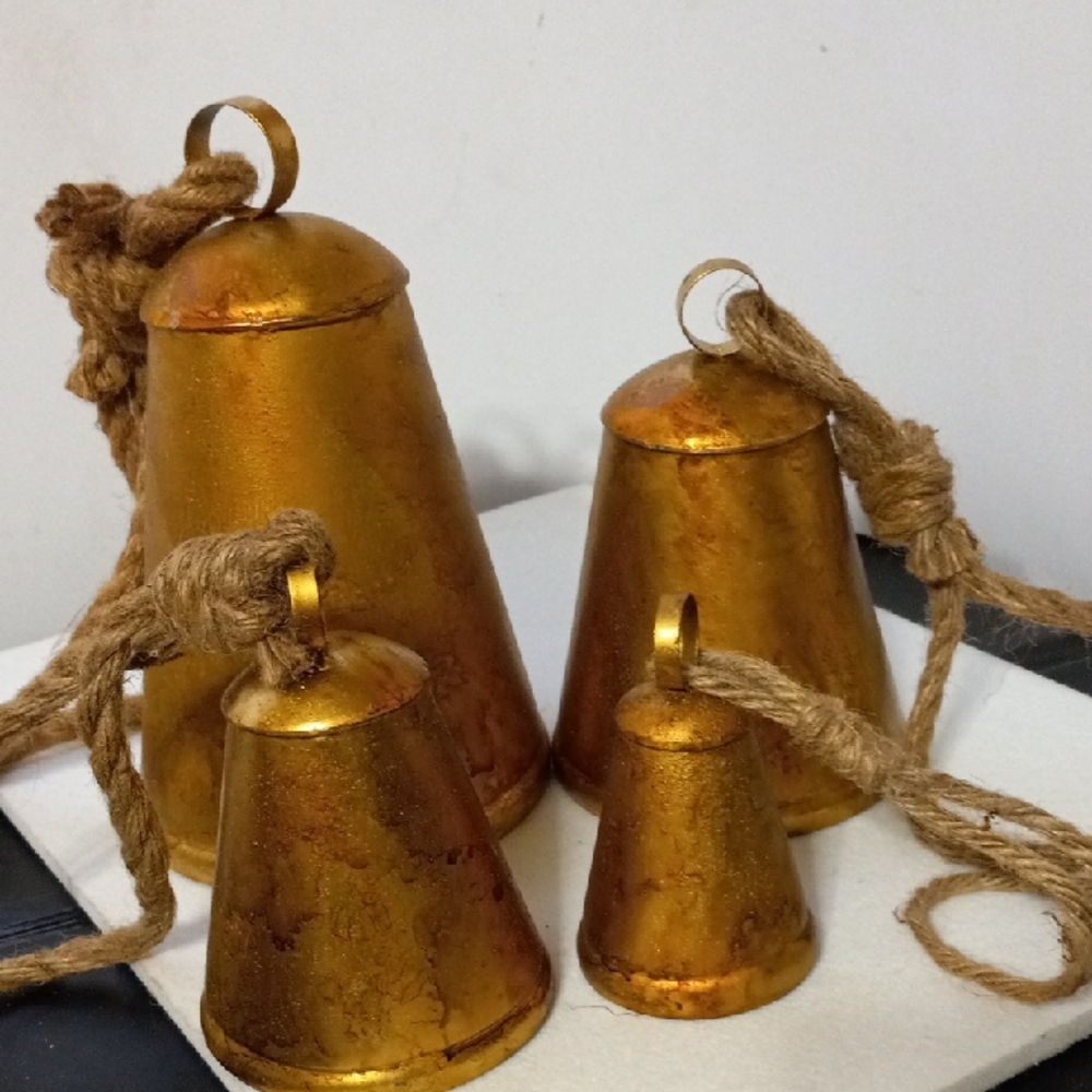 Gold Hanging Bells Set